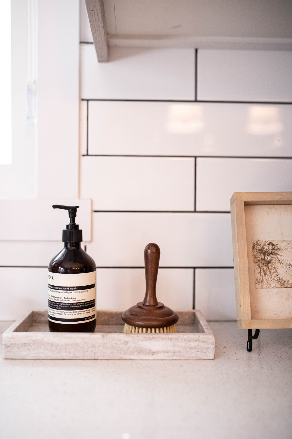 Luxe B Co – Engroshandel Pyntebakke – Håndskåret stenbakke5