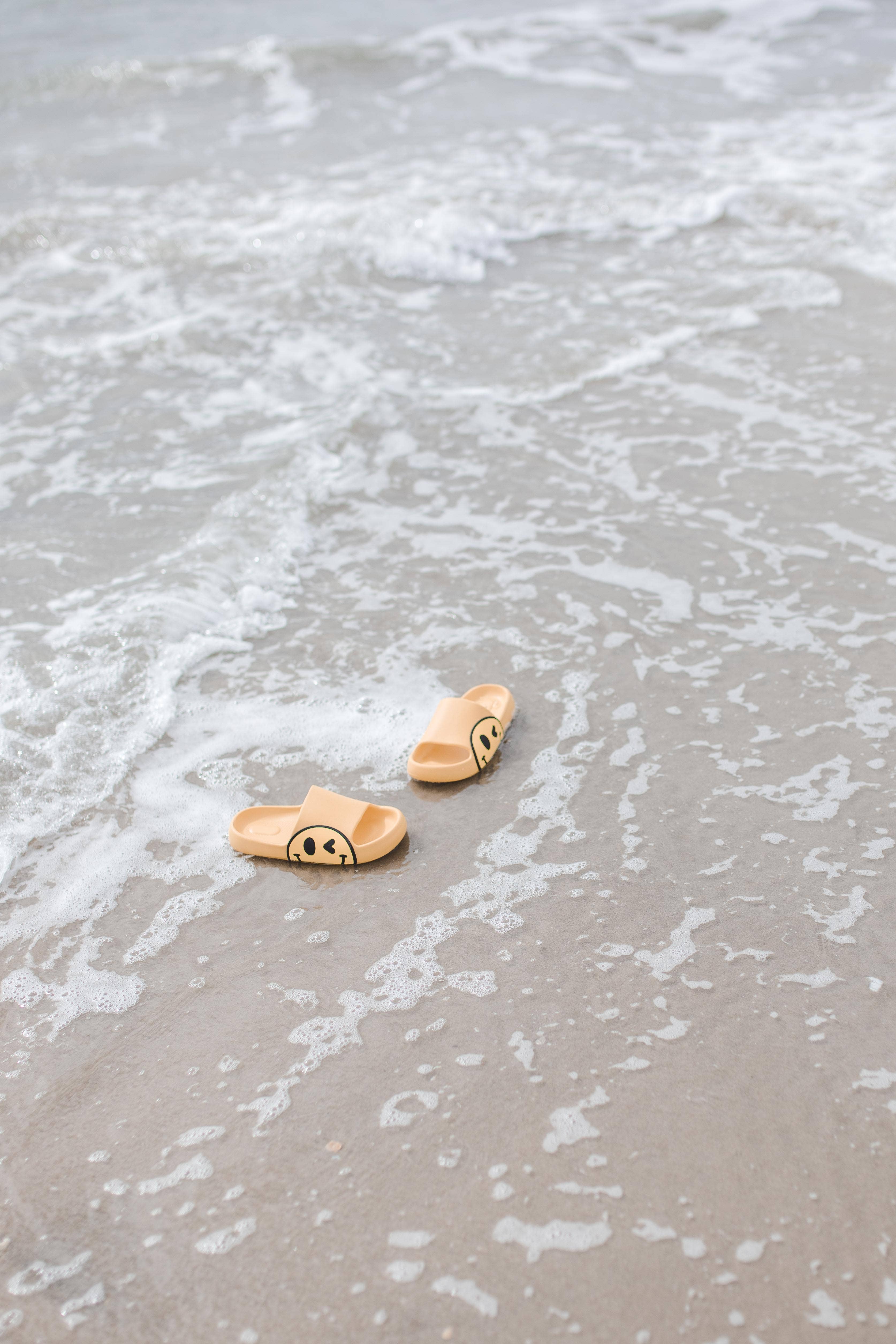 Space 46 Wholesale - Wholesale Slides - Women's - Smiley Happy Face Beach Shower Slippers Sandals Slides1