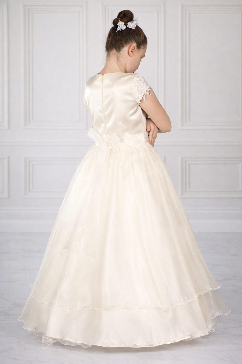 ivory Beautiful dress for girls, communion dress, kids dress for wholesale on Faire2