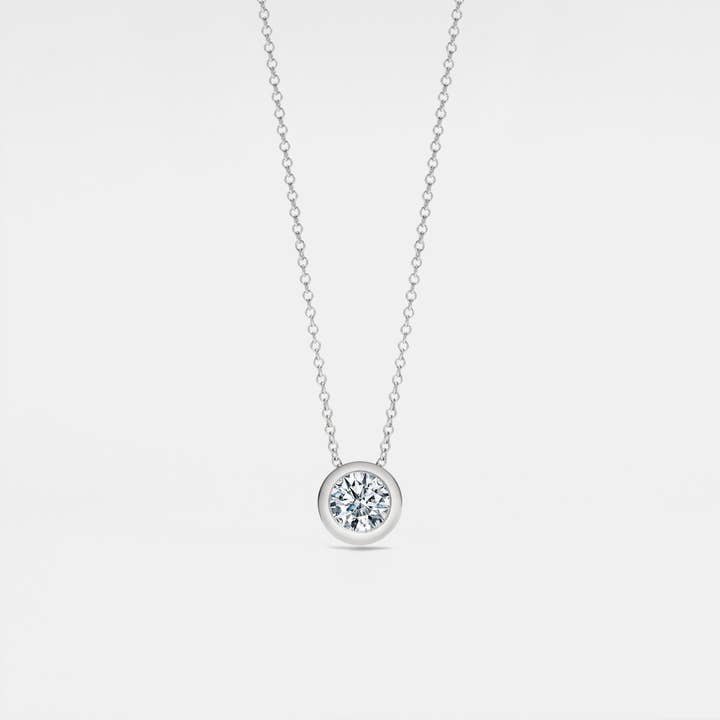 Perimade & Co. LLC – Colar pingente/pendente por atacado – Colar com Pendente Moissanite Redondo em Prata de 1ª Lei 9252