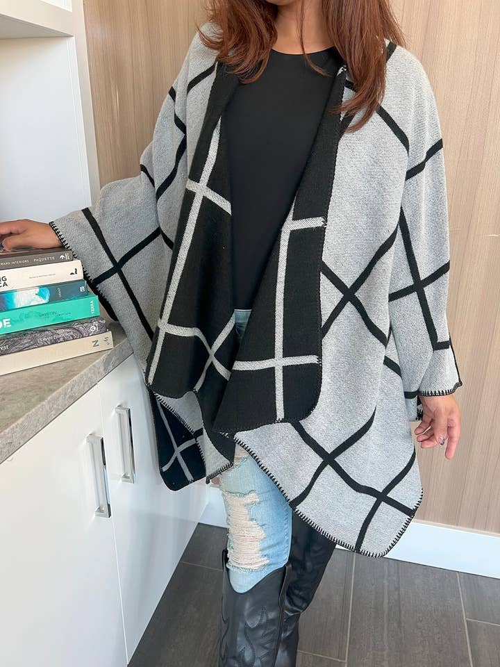 Justin & Taylor – wholesale Kimono – Women's – Shiver | Plaid Kimono Two-Toned Fall & Winter Shawl15