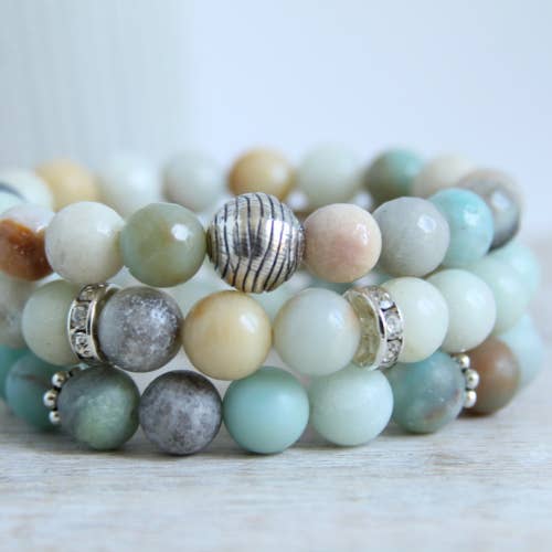 Bracelets énergétiques en pierre naturelle amazonite, 1 étui (12 pièces) pour la vente par Eve and Grace Designs