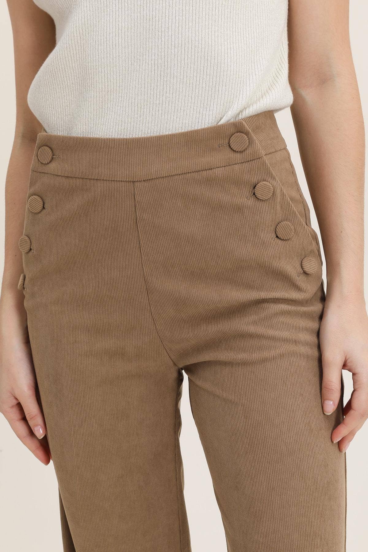 LULUMARY – Großhandel Trainings-/Jogginghose – Damen – Cordhosen P946 mit weitem Schnitt und hoher Taille2