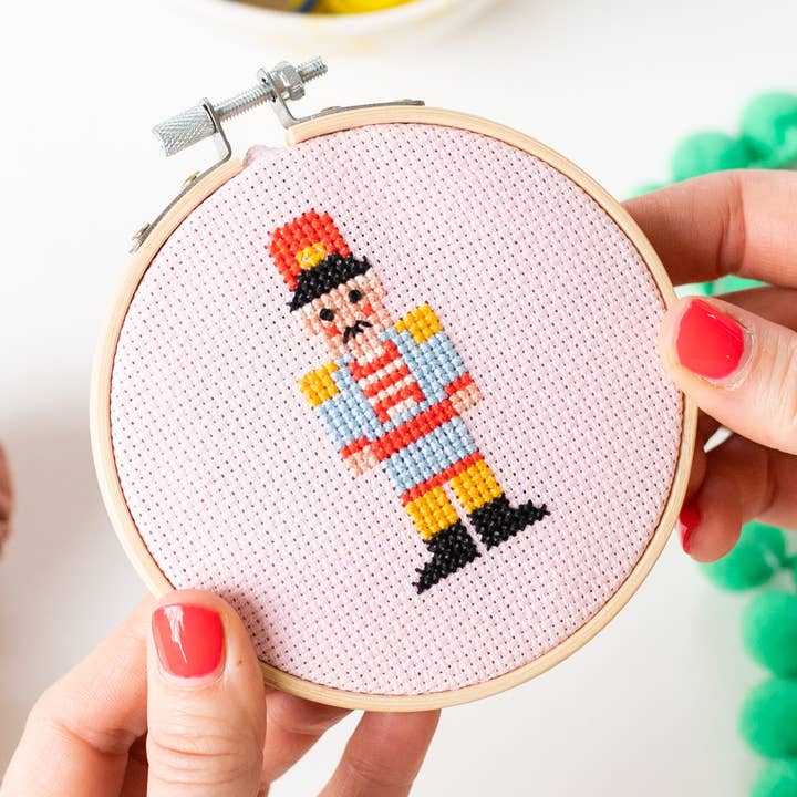 Kit de broderie au point de croix Casse-Noisette de Noël pour la vente par Cotton Clara Craft Kits & Supplies