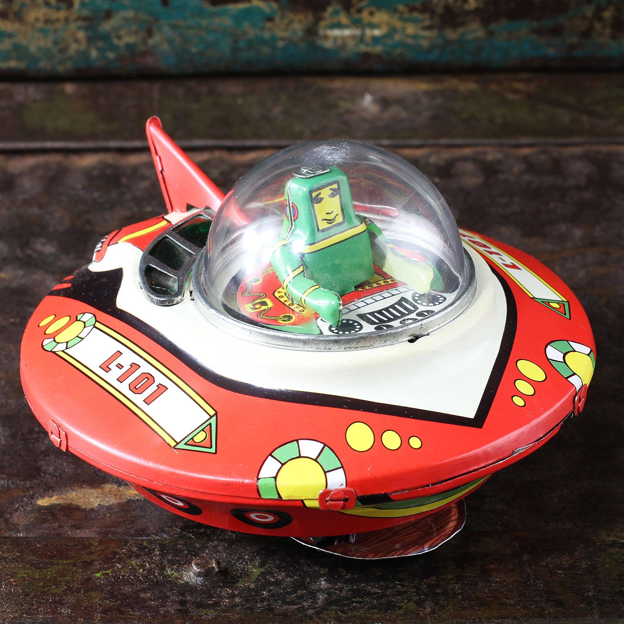 Tribal Trade GmbH - Wholesale Decorative Figurine - Spaceship Commandership Tin Robot5