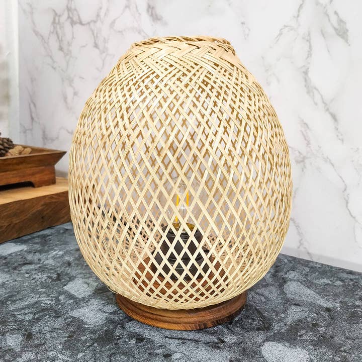 Lâmpada de bambu regulável Avatar 8 “x 9" (bambu) por atacado de Coco Carpets