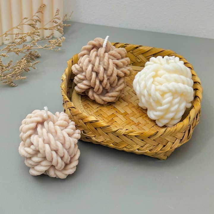 Bougie en forme de pelote de laine – Cadeau pour le tricot et le crochet pour la vente par Eli and Things