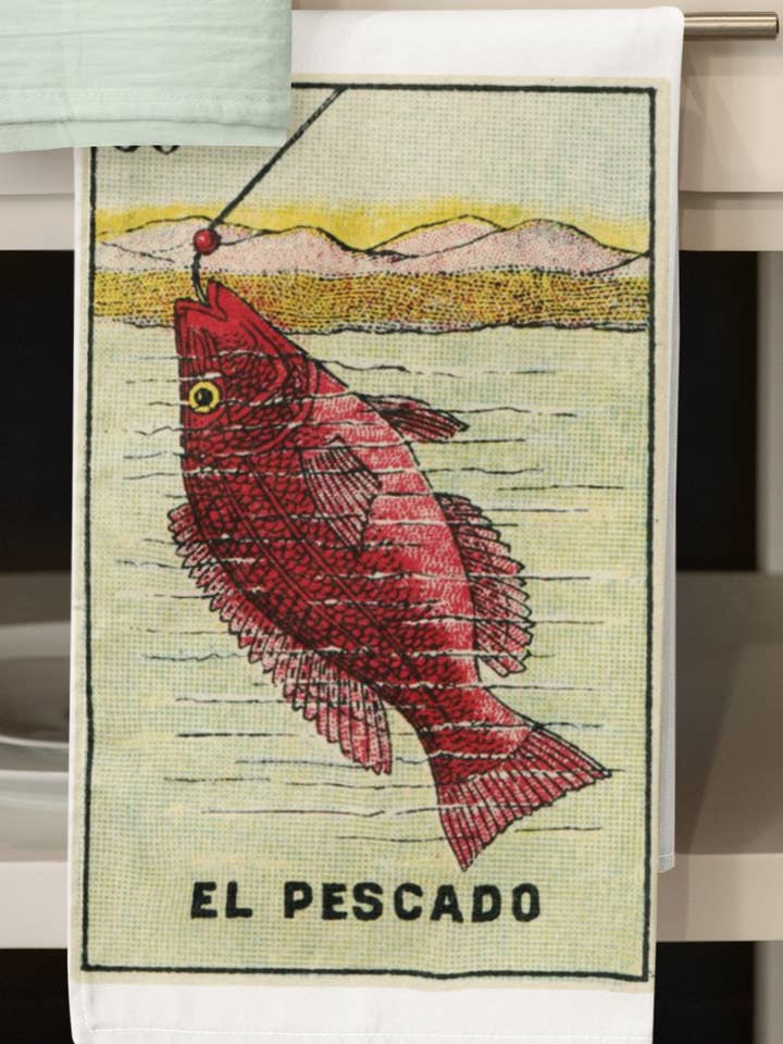 Torchon de cuisine rétro biologique El Pescado Red Fish pour la vente par Acme. Baby Co. LLC