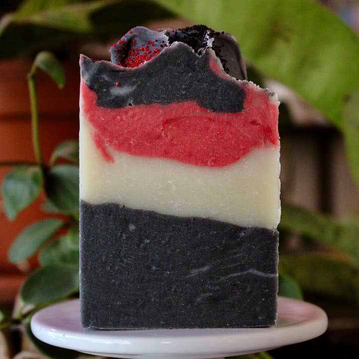 MAVEN APOTHECARY – wholesale Bar Soap – Little Black Dress Cold Processed Soap3