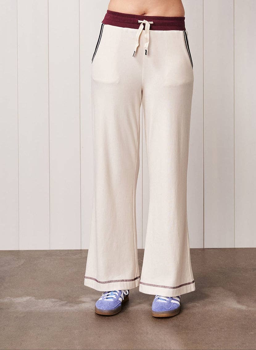Stateside - Venta al por mayor Pantalones de chándal/cómodos - Mujer - Pantalón de chándal acampanado de forro polar más suave en crema0