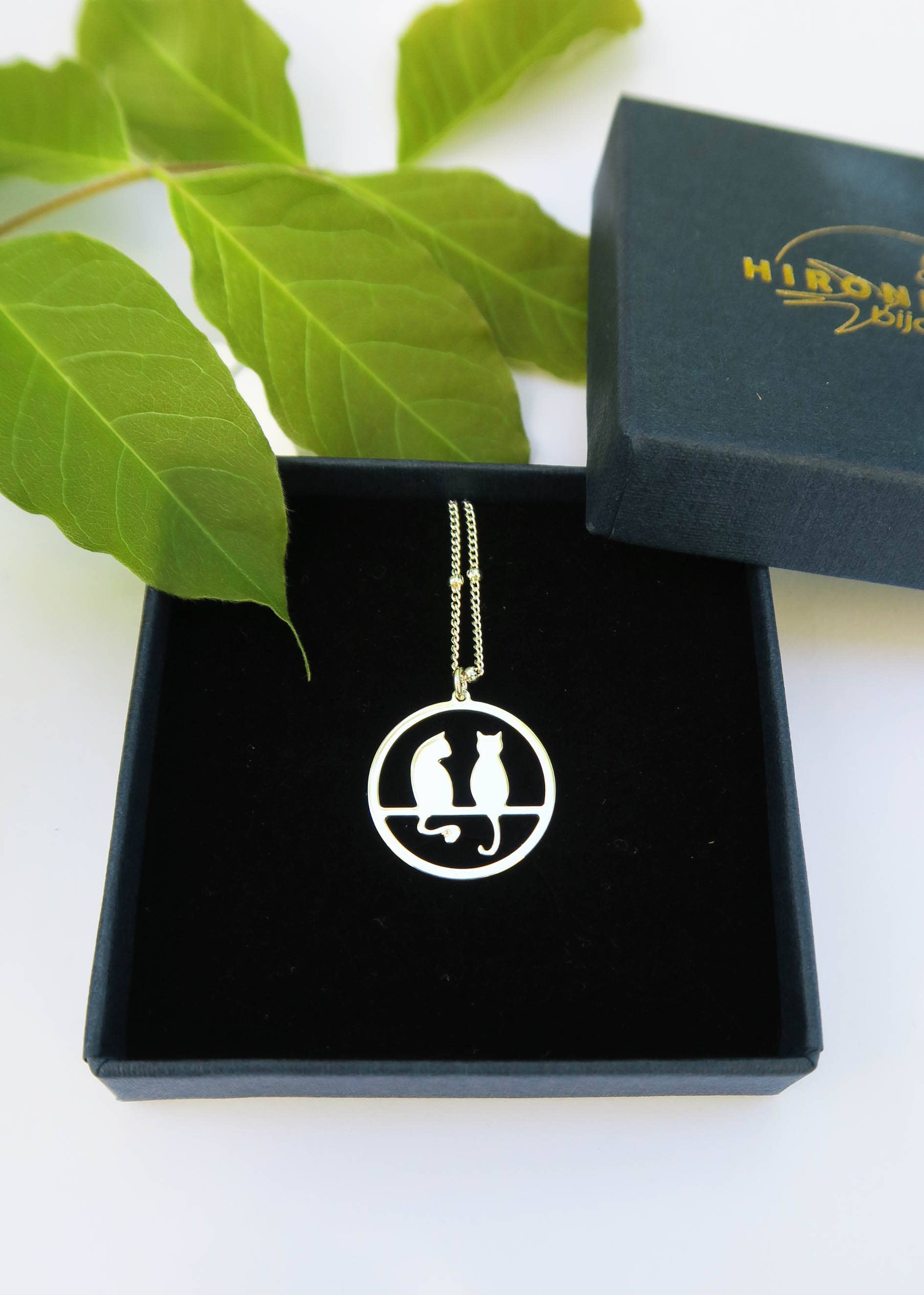 Hirondelle Bijoux - Wholesale Pendant/Charm Necklace - Gold or silver necklace for two perched cats, animals, fine1