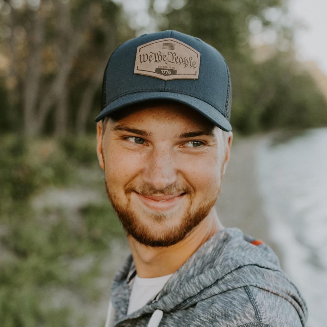 Range Leather Co. - Vente Casquette de camionneur – unisexe - Chapeau We The People | Casquette de camionneur à patch en cuir2