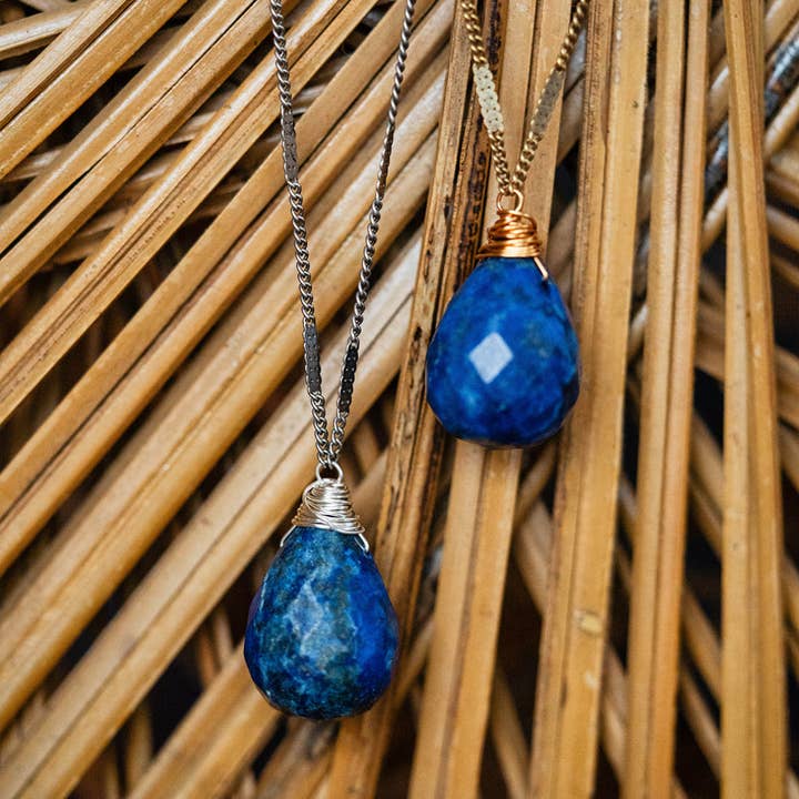 Bella Vita Jewelry - Venta al por mayor Collares con colgantes/abalorios - Collar en forma de gota con piedras naturales de Zara | Lapis