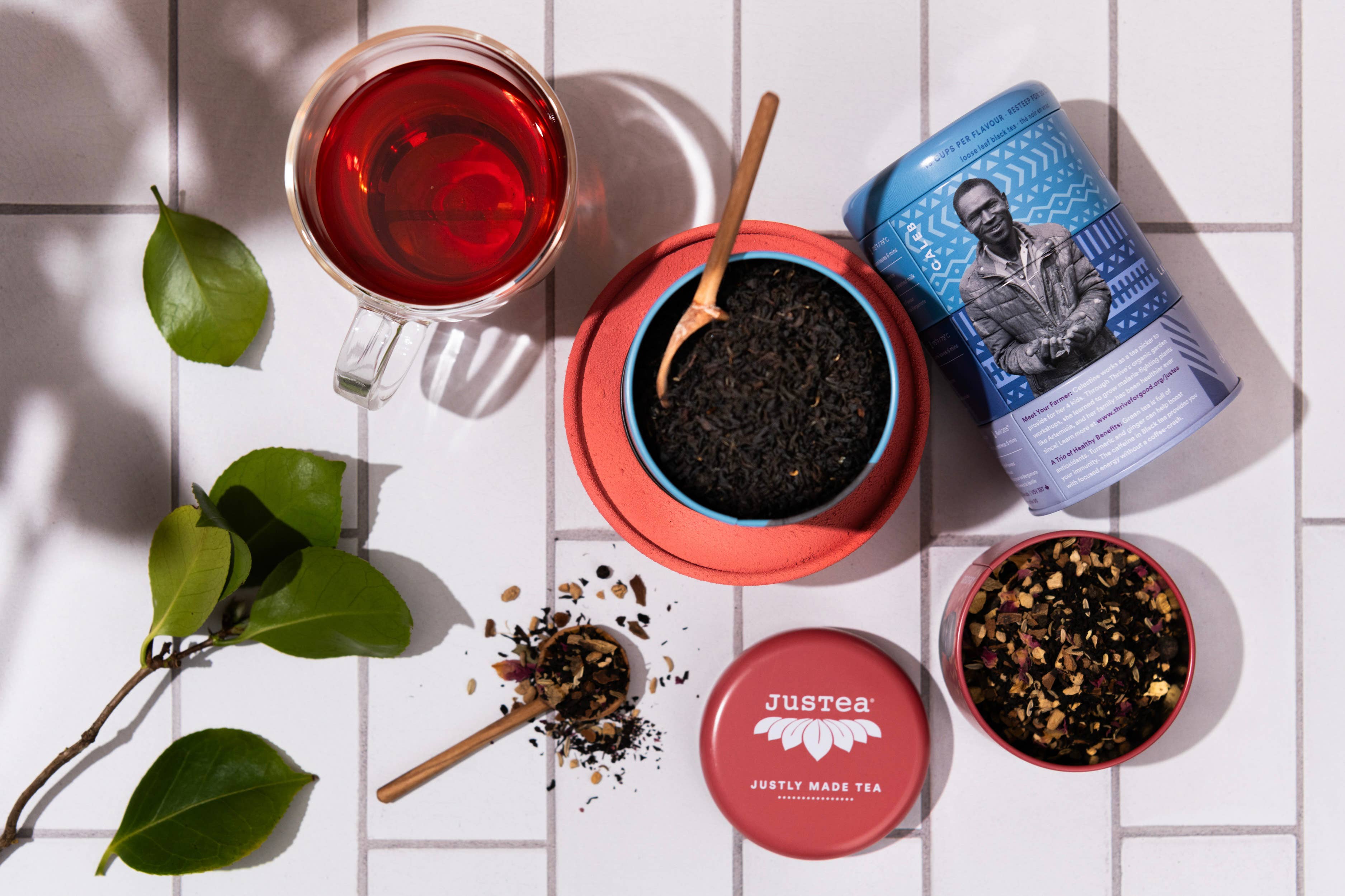 JusTea – wholesale Tepåsar – Trio med Svart Te i Burk och Sked – Ekologiskt och Fair Trade6