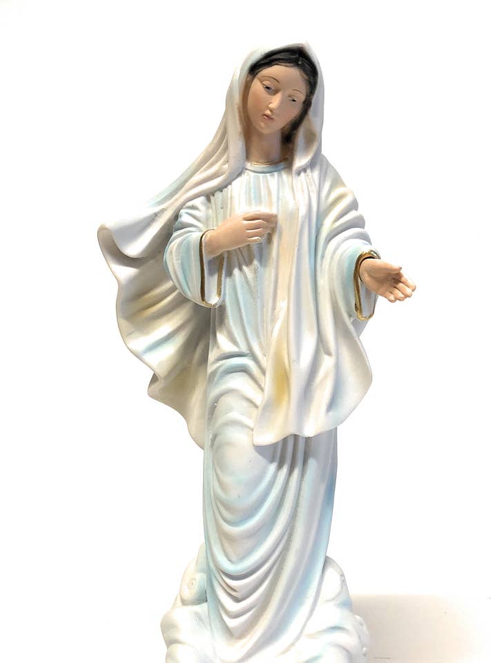 Vår Fru av Medjugorje staty cm. 30 i harts för wholesale av Costa Articoli Religiosi