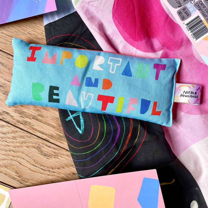 Nicola Rowlands - Wholesale Spa/Therapy Pillow - Lavender eyebag: IMPORTANT AND BEAUTIFUL3