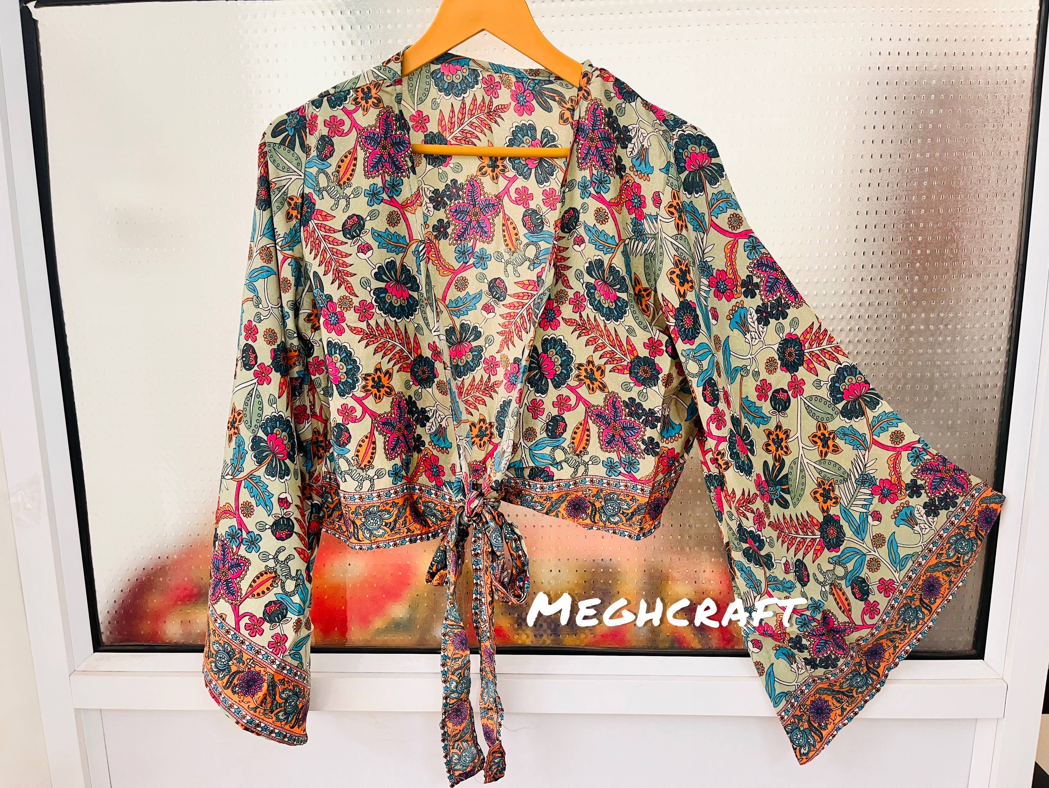 Meghcraft – Engroshandel Bluse - Dame – Silketop med klokkeærmer og bindebånd12