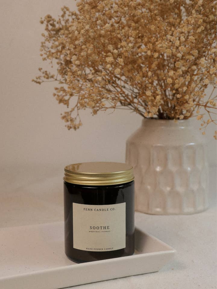 Soothe • Medium | Bougie à la cire de soja | Bougie à l'huile essentielle pour la vente par Fenn Candle Co.