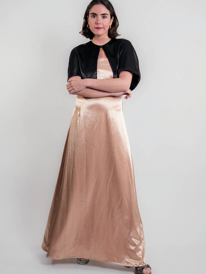 Bombon Spain - MIlagros Pedregal - Wholesale Cape - Women's - Reversible Cape Short Purple and Black Temple2