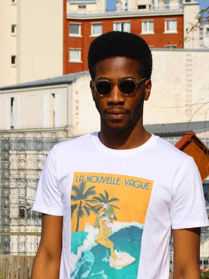 La Nouvelle vague pour la vente par L'Amer supérieur