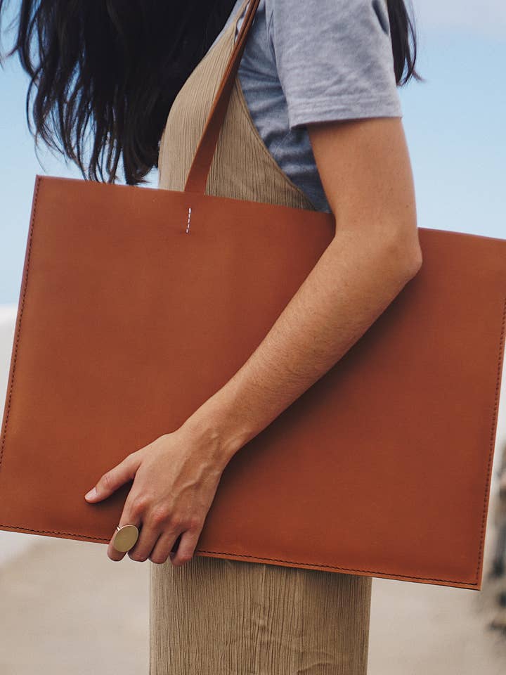 Grand sac fourre-tout en cuir végétal tanné pour la vente par Delanada Studio