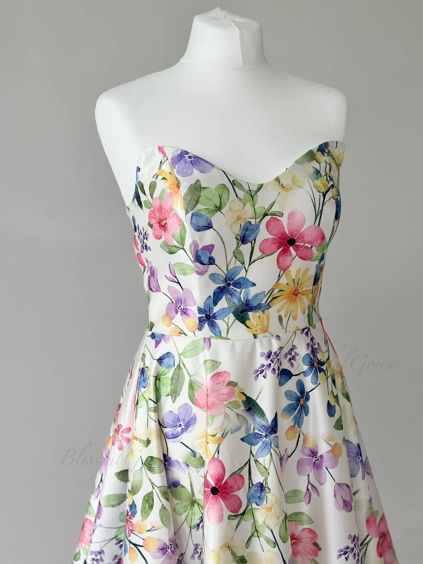 MB Blissful Gown - Wholesale Formele jurk - Dames - Uitverkocht! Strapless bruidsjurk met sleep en bloemenprint4