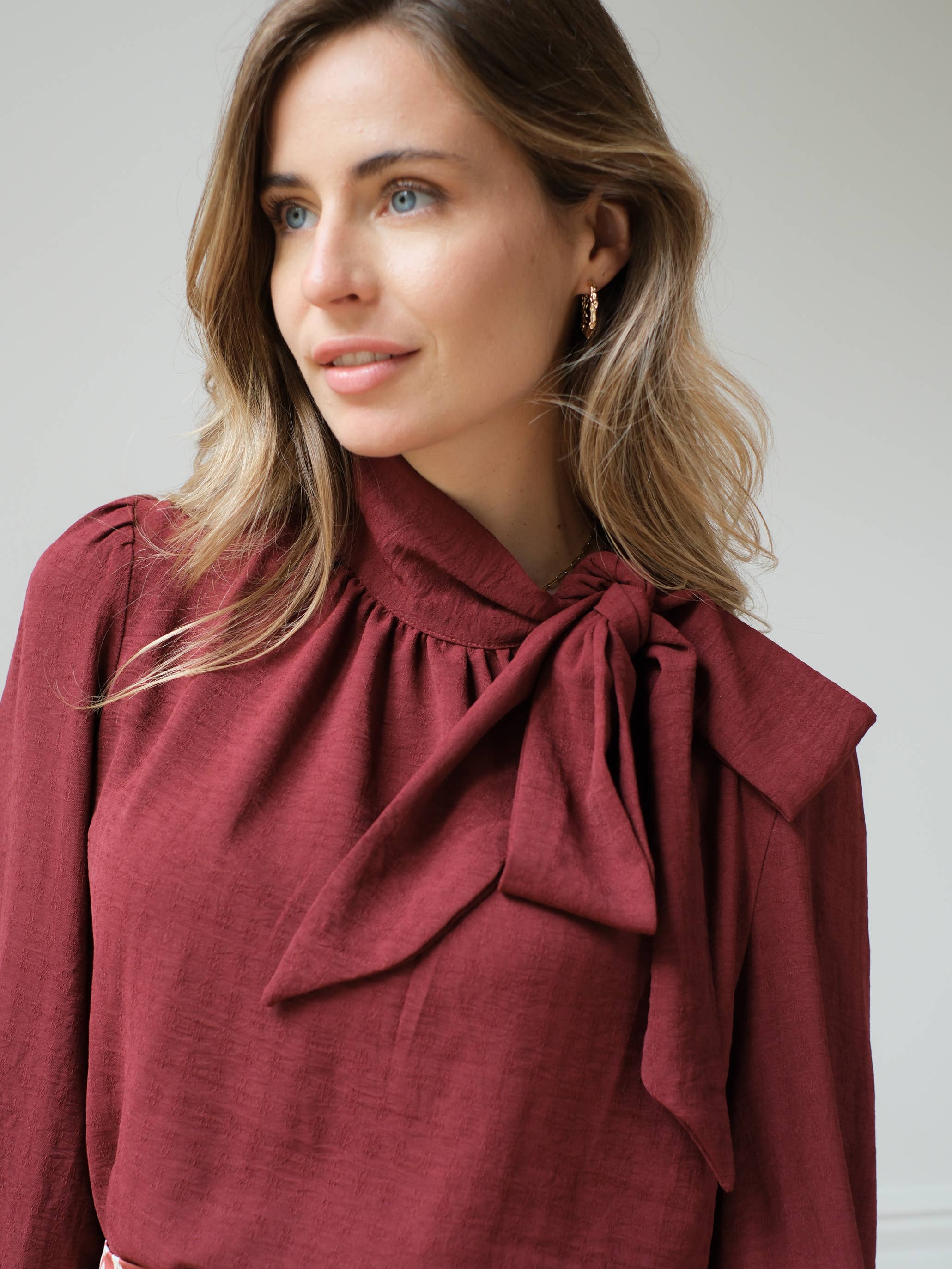 LOVIE & CO - Wholesale Blouse - Women's - Textured blouse with lavallière collar and open back - 4973T-MARGOT3