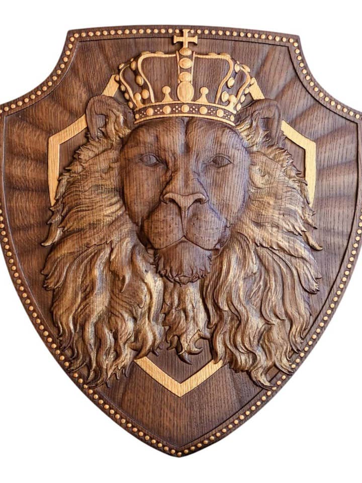 Löwenkönig Holzgeschnitzte Plakette für den Großhandel von KozakWorkshop