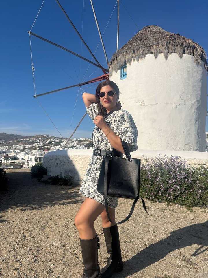 Handgjord svart läderväska – axelremsväska & handledsväska för wholesale av Christina Christi