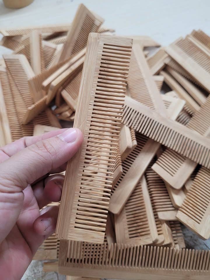Tonkin Handicraft - Wholesale Hair Brush/Comb - Personalized Bamboo Comb1