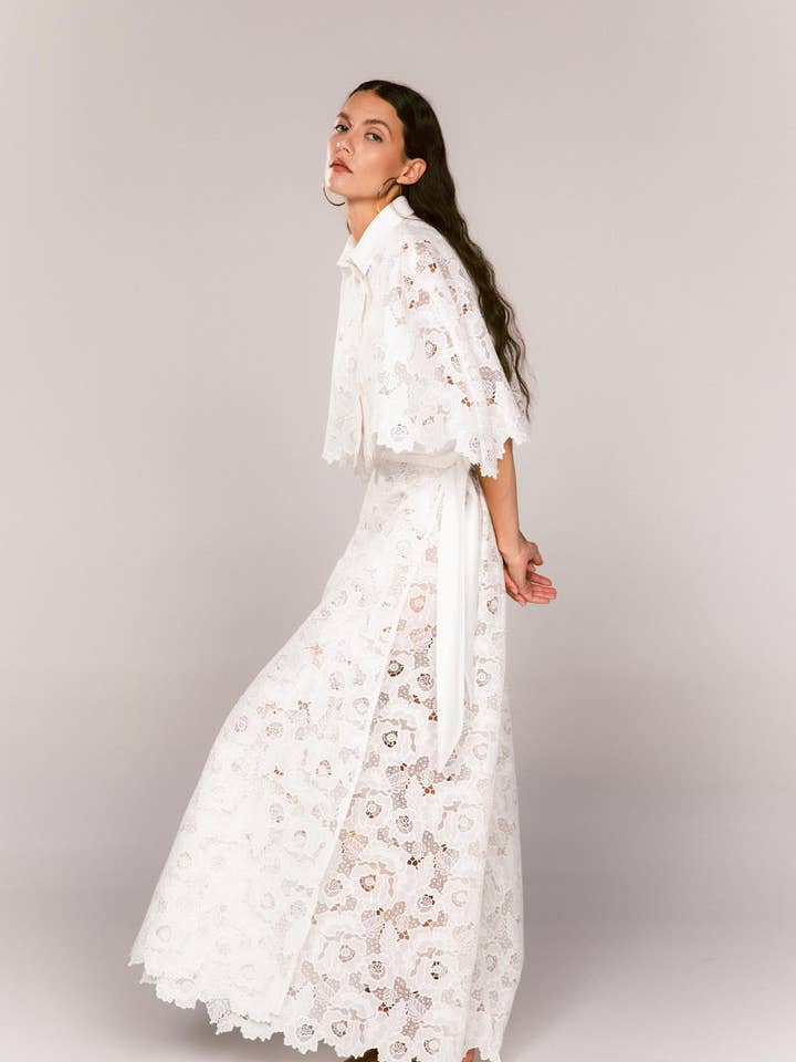 Gonna in pizzo per la vendita all'ingrosso da parte di simona bonacci