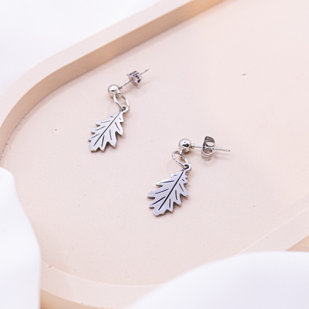 Tilda&Theo - Vendita all'ingrosso Orecchini pendenti - Orecchini a foglia di quercia in acciaio inossidabile argentato3