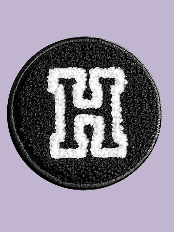 Velcro-bogstav H-patch for engroshandel hos WOOLF WITH ME®