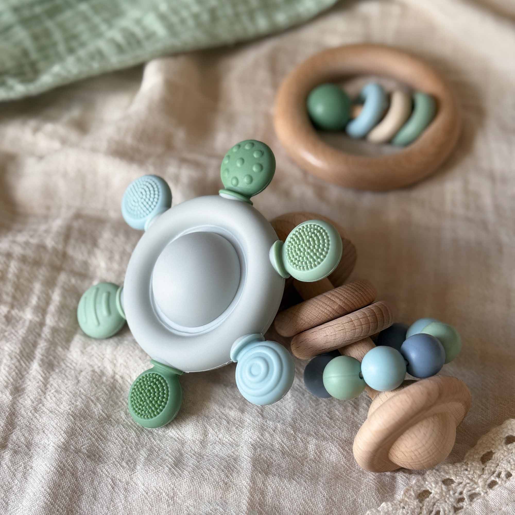 Summerville organic - Wholesale Handheld Rattle - Baby - Baby Silicone Rattle & Teething Toy Carousel Green2