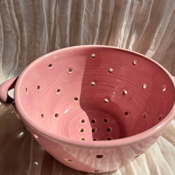Charlotte Manser Ceramics – wholesale Bowl – Candy Floss Pink Berry Bowl
