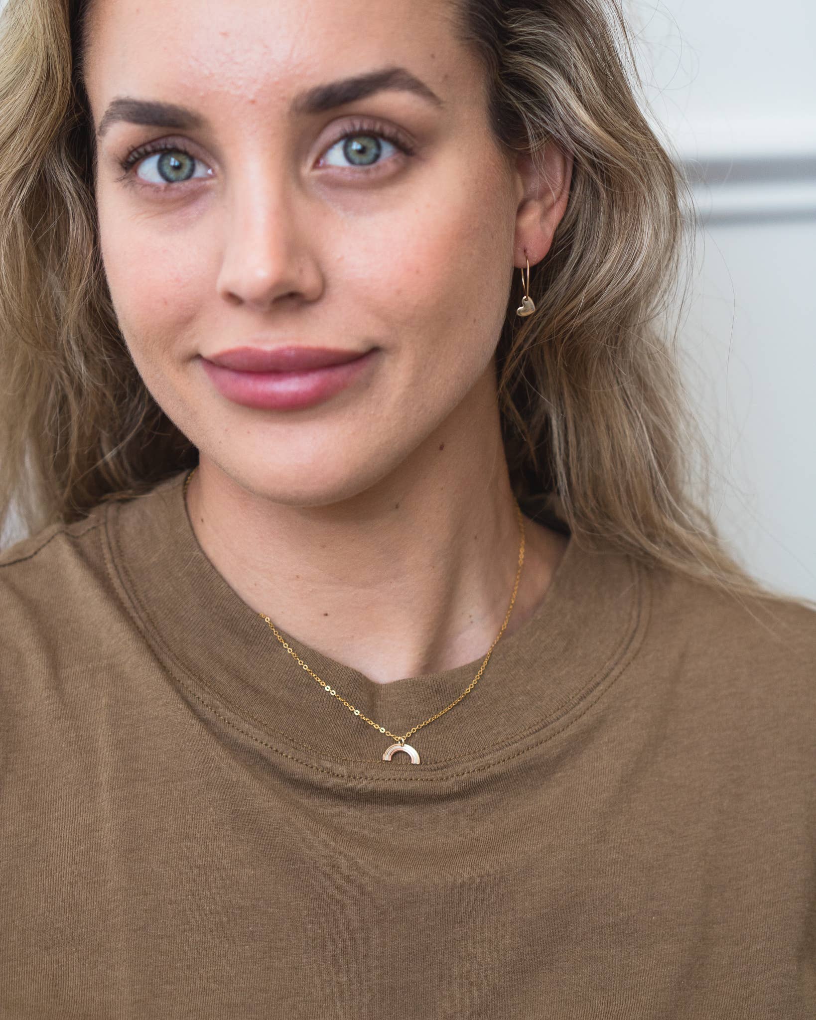 Everly Made – Engroshandel Halskæde med vedhæng – Rainbow halskæde5