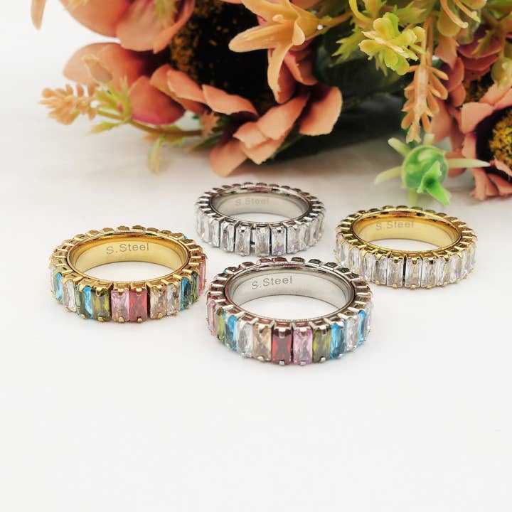 JULIANNE INFINITY - Bague alliance en acier inoxydable avec zirconia cubique taille baguette pour la vente par Daemon srls