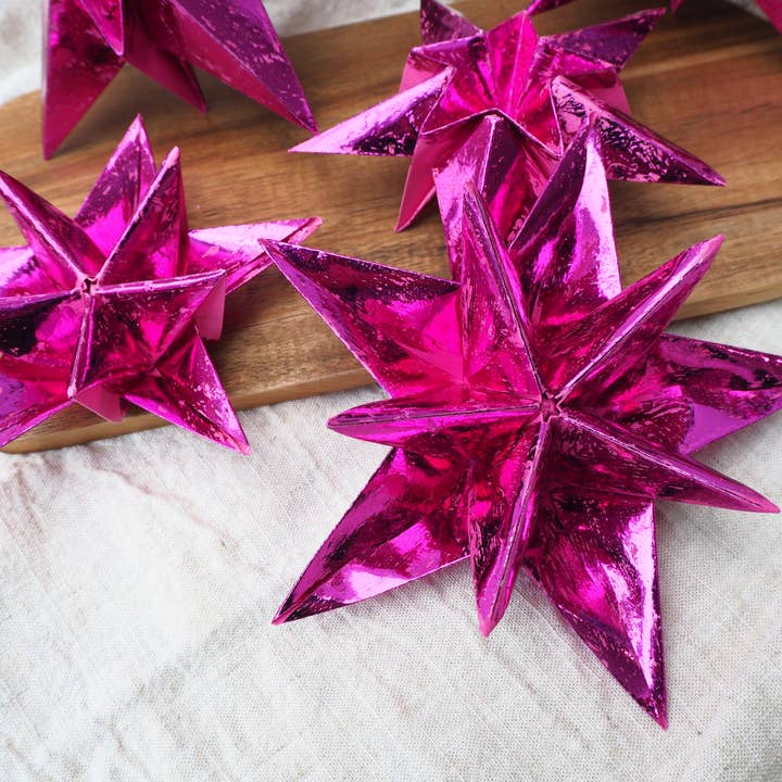 Joyful Array – Großhandel Weihnachtsschmuck – Weihnachtliche Origami-Sterne aus metallischem Pink1