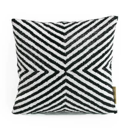 Coussin - Motif géo perlé pour la vente par Elegant Gifts