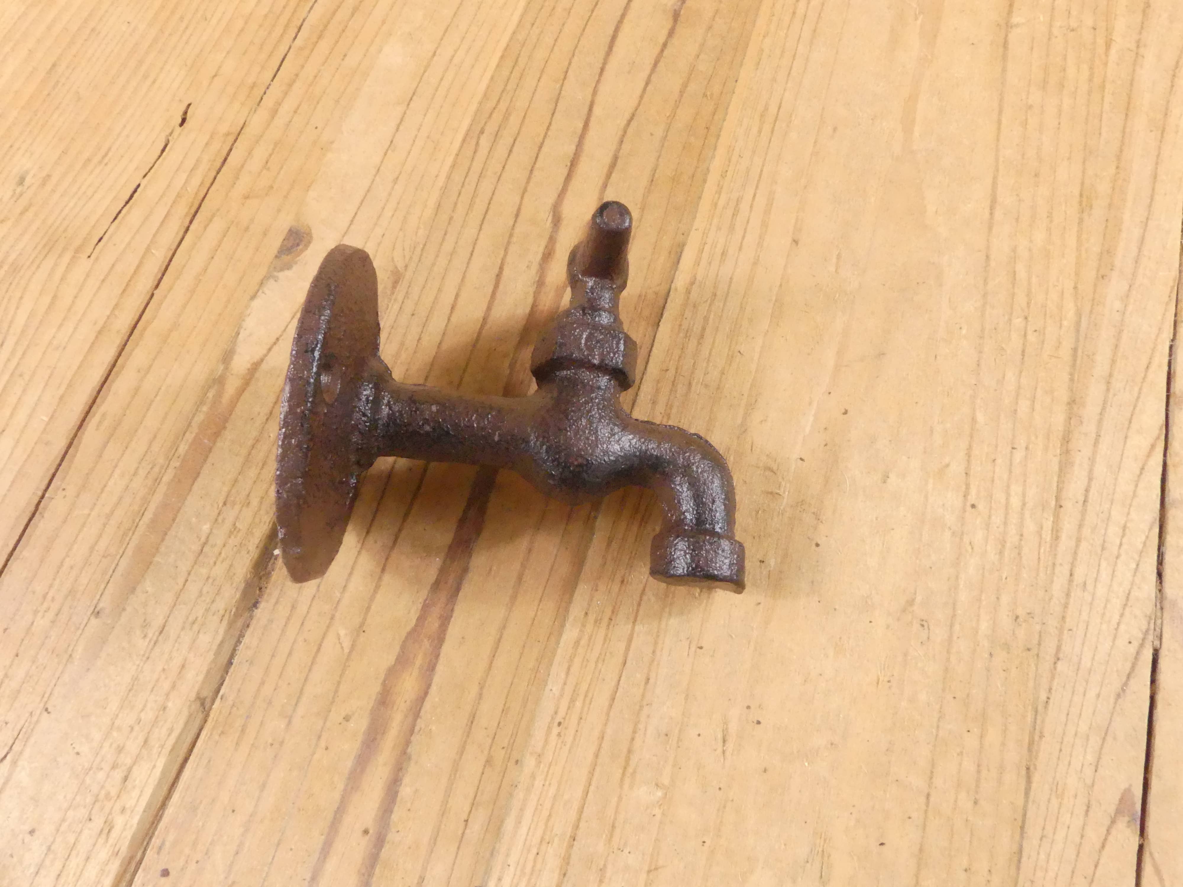 Midwest Craft House - Vente Crochets muraux - Crochet à robinet d'eau en fonte1