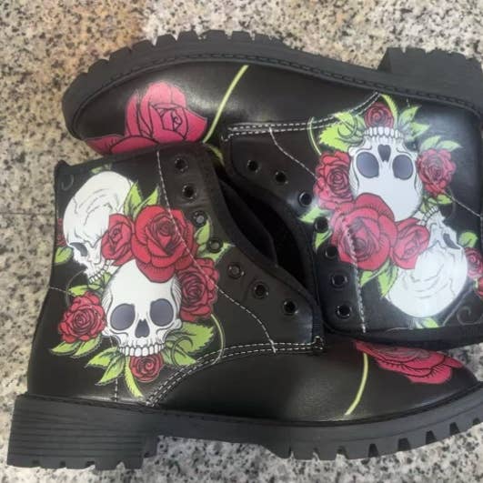 SALINA TRADING INC - Wholesale Combat/Military Boots - Women's - Gothic Oversized Printed Short Boots3