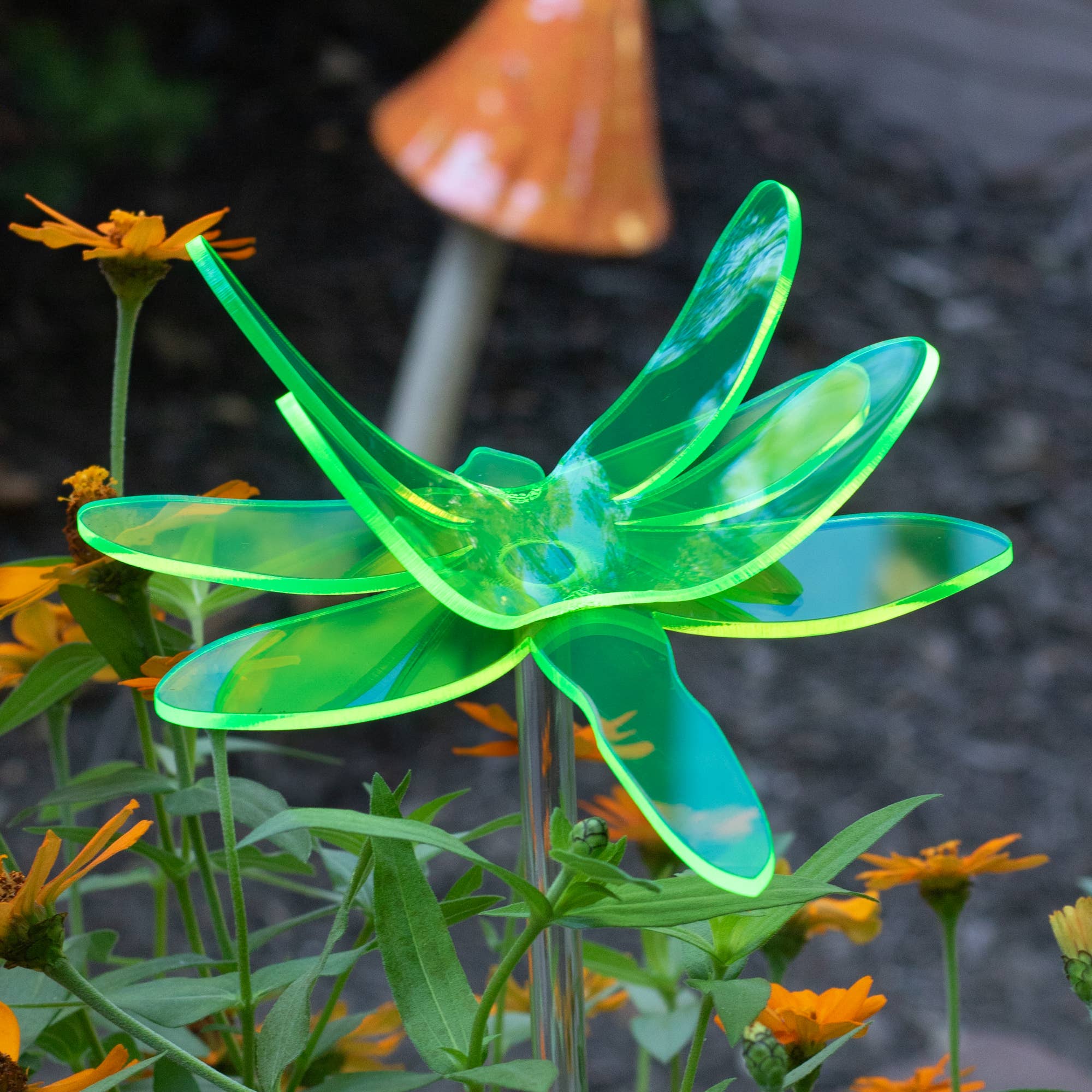 The Colored Petal - Venta al por mayor Postes de jardín/césped - Estaca de jardín con forma de libélula, adorno de jardín2