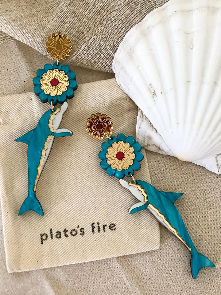 Met laser gesneden oorbellen met dolfijn statement voor wholesale door Plato's Fire