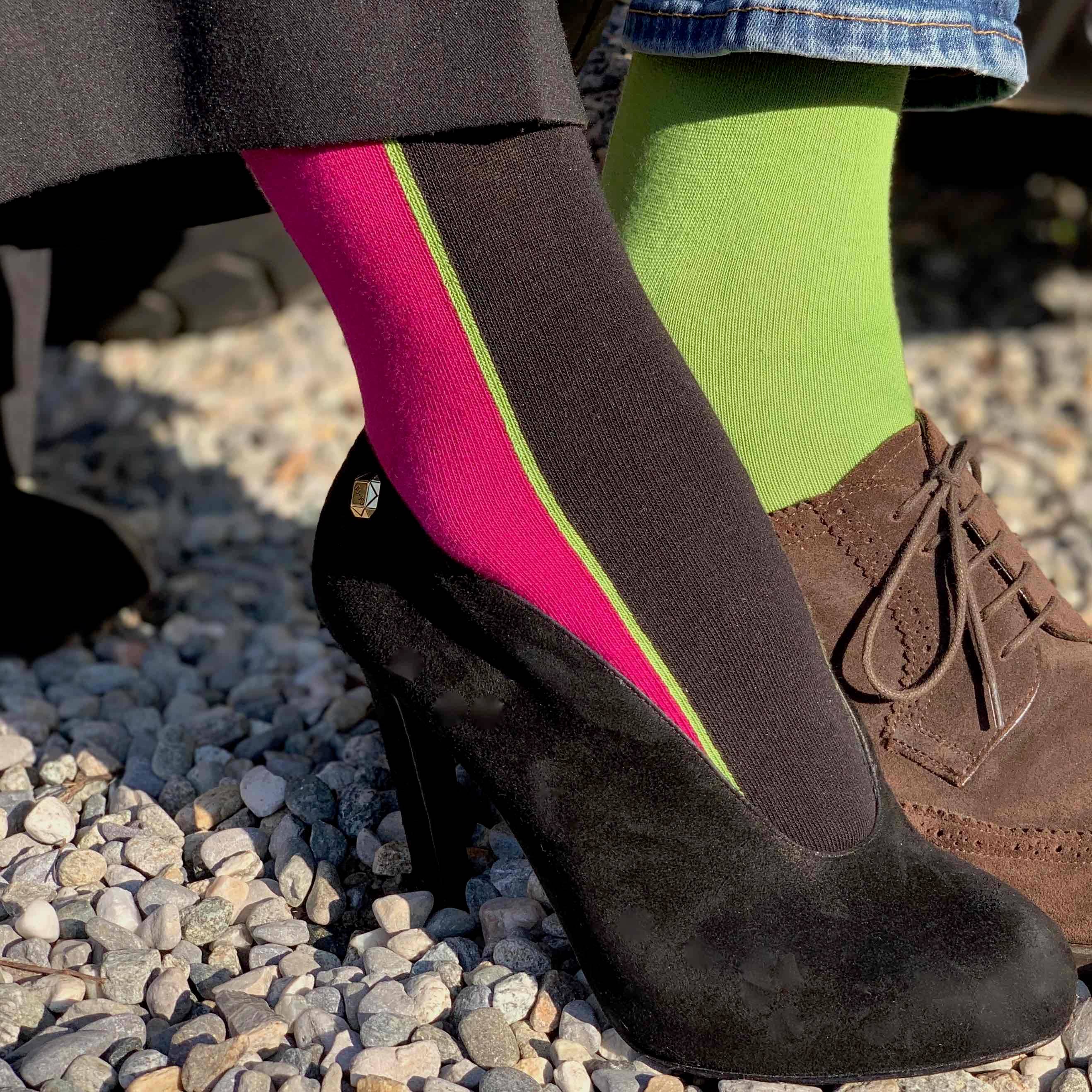 C.C.&Co.Srl – Großhandel Socken – Damen – Damensocken aus Baumwolle in Zweifarb-Design Schwarz und Fuchsia, Code 3880