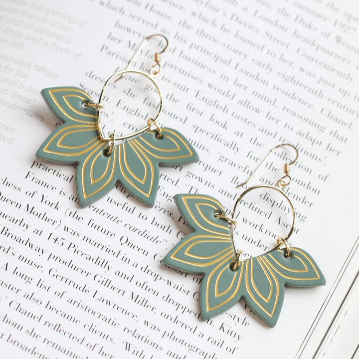 Agavenblumen für den Großhandel von Nickel and Suede