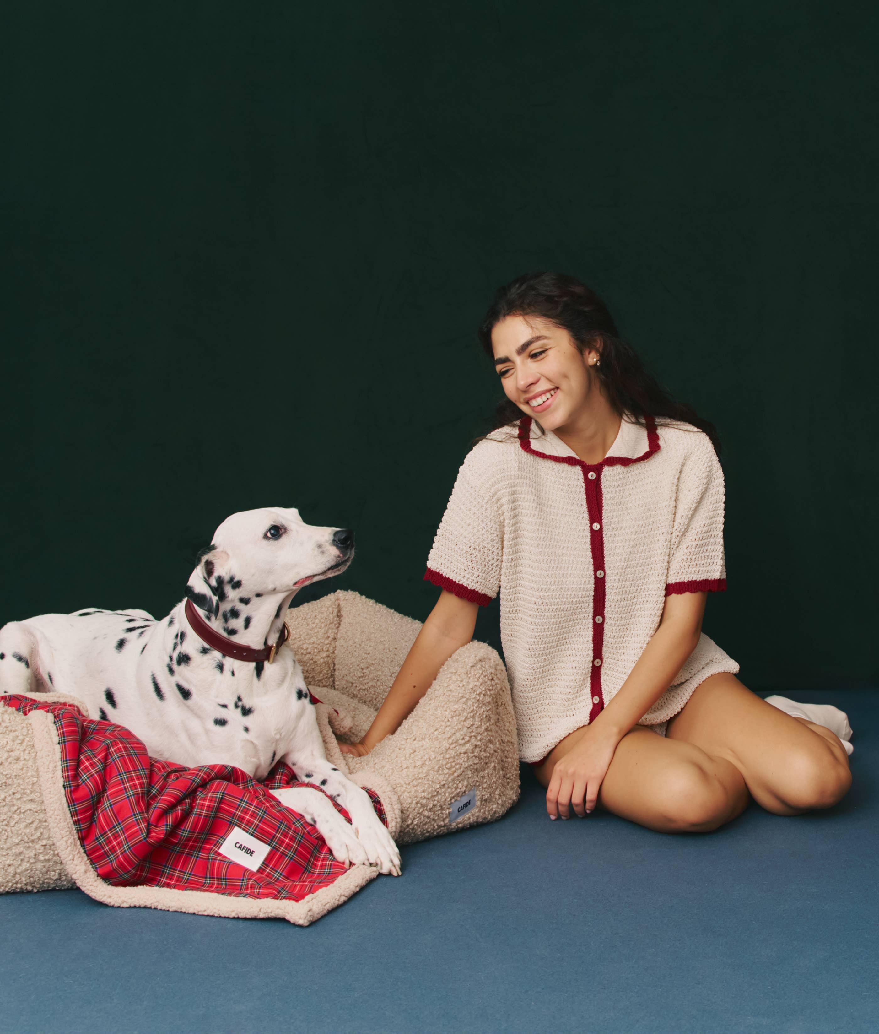 CAFIDE - Wholesale Pet Bed - Dog - Beige Sheepdog Bed, Snozy4