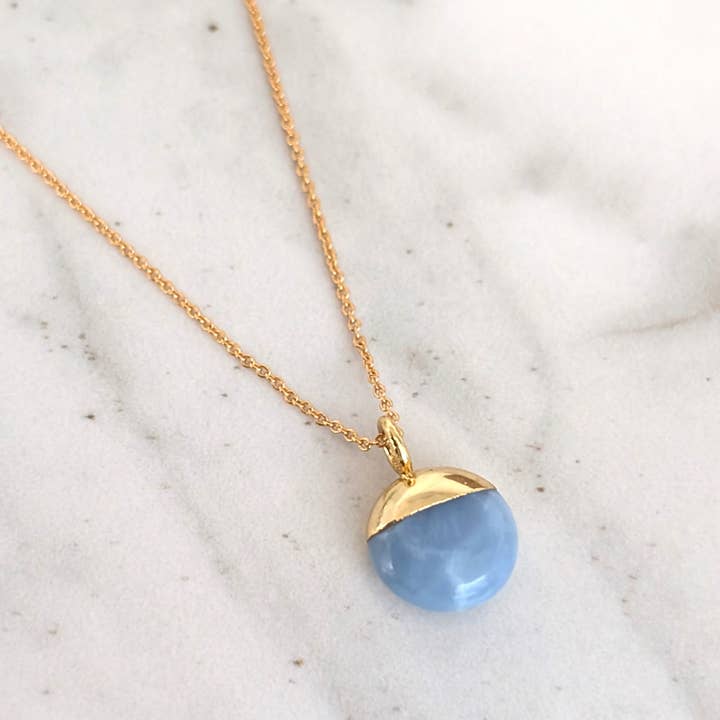 De Orb Blauwe Opaal Oktober Geboortesteen Ketting voor wholesale door Lapis London