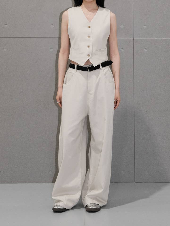 Refined Relaxation Vest for wholesale by Blanc.Noize