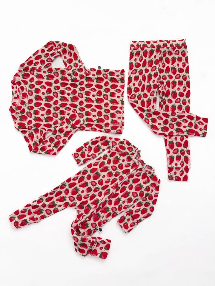 Belle & bros - Wholesale Jumpsuit - Baby - STRAWBERRIES | ZIP ROMPER1