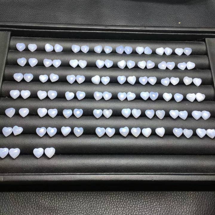 Clous d'oreilles en argent sterling avec agate dentelle bleue en forme de cœur pour la vente par Csr jewelry design